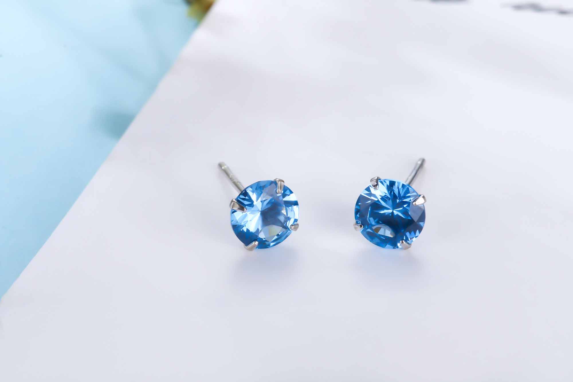 Simple Cubic Zirconia White Silver Round Stud