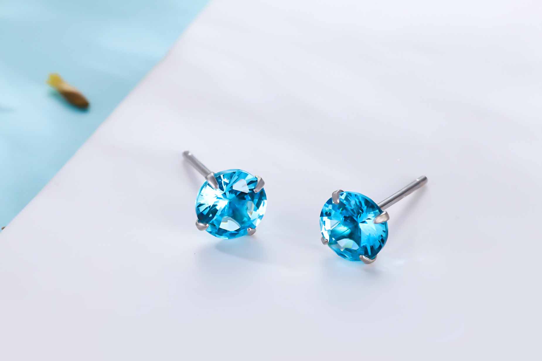 Simple Cubic Zirconia White Silver Round Stud