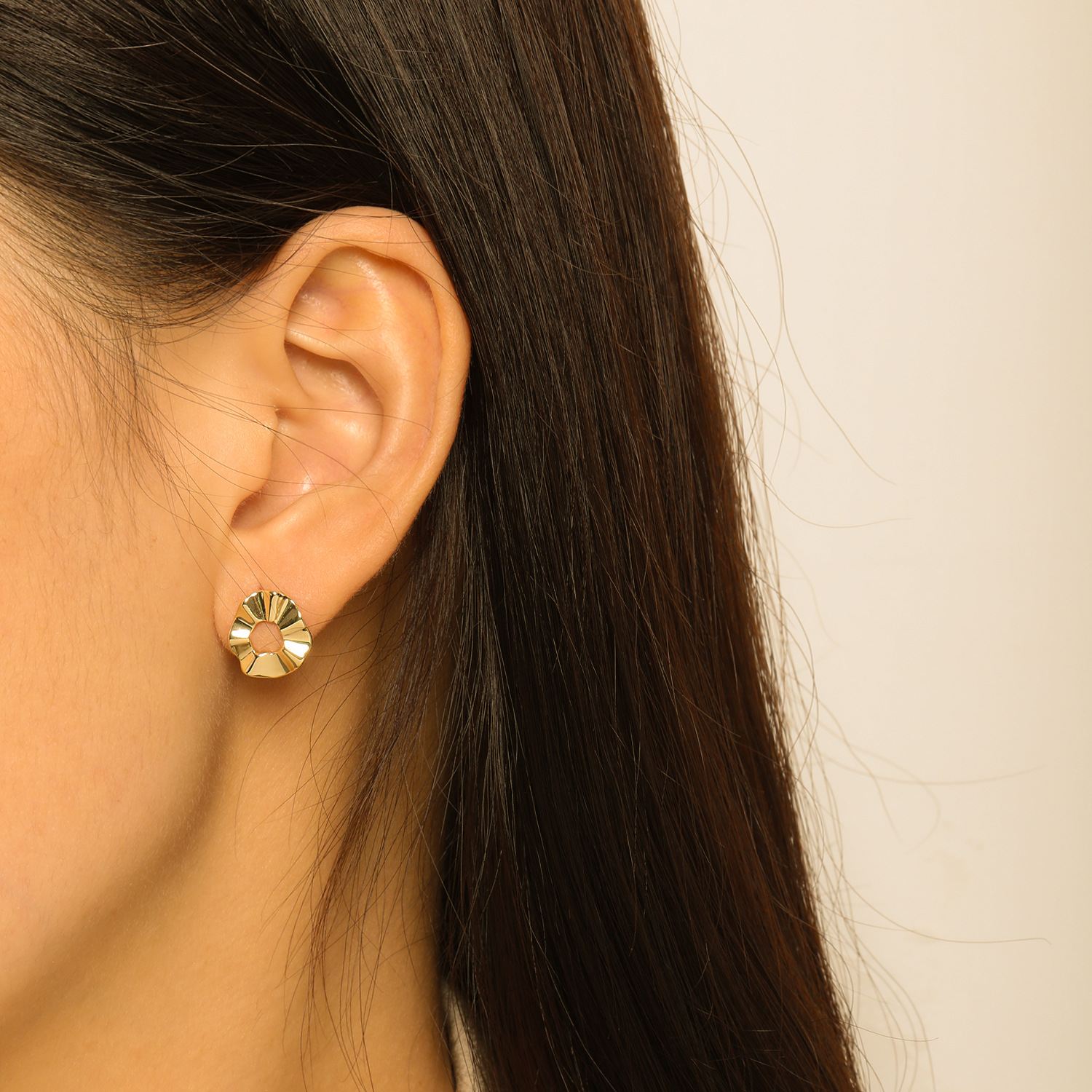 Irregular Hollow Round Wave Silver Stud Earri